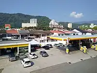 Shell petrol station in front of Island Glades and Island Park.