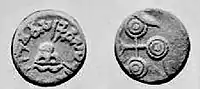 Coinage of Vashishthiputra Sri Pulumavi, with Prakrit legend in the Brahmi script (starting at 12 o'clock):𑀭𑀜𑁄 𑀯𑀸𑀲𑀺𑀣𑀺𑀧𑀼𑀢(𑀲 𑀲𑀺𑀭𑀺 𑀧𑀼)𑀎𑀼𑀫𑀸𑀯𑀺𑀲Raño Vāsiṭhiputa(sa Siri-Pu)ḷumāvisa"Of King Lord Pulumavi, son of Vasishthi".