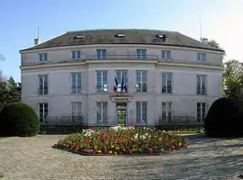 The town Hall of Courtry