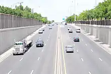 Dallas North Tollway facing north from the University Boulevard overpass