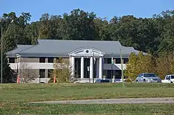 Current courthouse, seen from U.S. Route 1