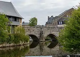 The old bridge over the Sélune river in Ducey-Les Chéris