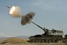 Dutch Panzerhaubitze 2000 firing