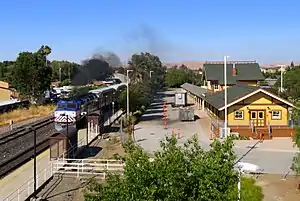 An eastbound train leaving Livermore station