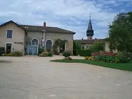 The town hall and church in Laizé