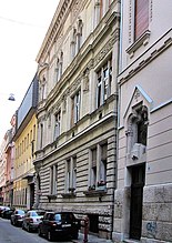 The Emich Palace (Ferenc Novák, 1896), Horánszky utca 16. Built for royal courtier and owner of the Athenaum printworks Gusztáv Emich as three enormous apartments, one on each floor. Sold in 1913 to Count Aurél Dessewffy, judge and Speaker of the-then House of Magnates.