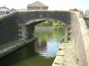 Roving bridge at the junction