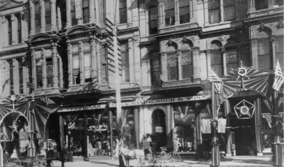 Entrance to Hamburger's department store (forerunner of May Co. California), located at the Phillips Block 1888–1908.