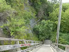 A rockfall net behind des Glacis stairs.