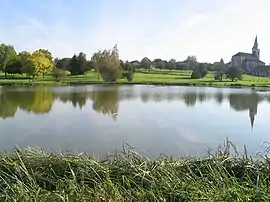 The lake and church in Noidans-le-Ferroux