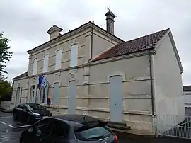 The town hall in Courcerac