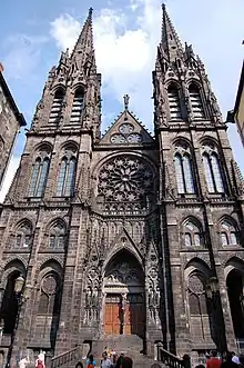 The seat of the Archdiocese of Clermont is Cathédrale Notre-Dame-de-l'Assomption.