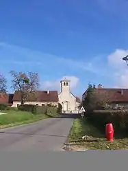 The church and surroundings in Flacey-en-Bresse