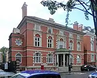 On the broadest definition, the ground floor windows and the upper round window here have Gibbs surrounds