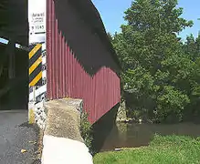 A closeup of the side of the bridge