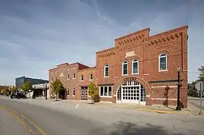 View of Main St at Pearl St