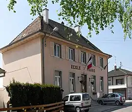 The town hall and school in Frœningen