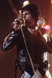 Freddie Mercury performing in New Haven, CT, November 1977.jpg