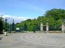 Pittencrieff Park, Louise Carnegie Memorial Gateway, Including Detached Lamp Standards,  Junction Of Bridge Street And Chalmers Street