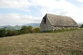 A barn adjacent to the Artigues airstrip