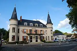 The town hall in Saint-Chéron