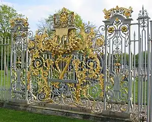 Hampton Court Palace, screen representing Ireland, c. 1700