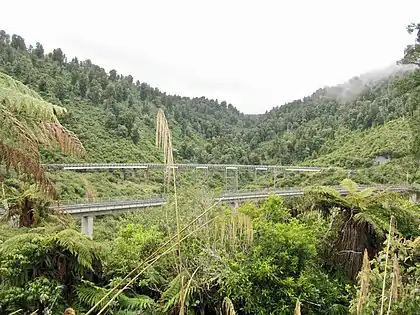 Hapuawhenua viaducts - 1908 at the back, 1987 in front