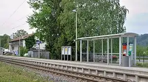 Shelter on single side platform