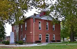 Hickory County courthouse in Hermitage