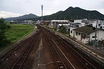 The station tracks in the direction of Takamatsu. The siding branching off track 3 can be seen to the left.