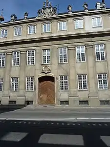 The central part of the facade