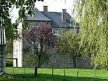 Kasteel Veltjaeren: gevels en daken, brug, muren en het ensemble van het kasteel met zijn omgeving