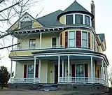 Queen Anne style house on College St.