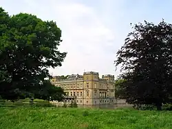 Ensemble van het kasteel van Berlière, de dreef, de Franse tuin, de vijver, de boerderij en het park