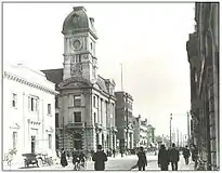 Old post office temporarily used as city hall from closure and demolition of "Gingerbread Hall" until building of current one