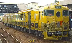 The JR Kyushu KiHa 40 Aru Ressha trainset in October 2015