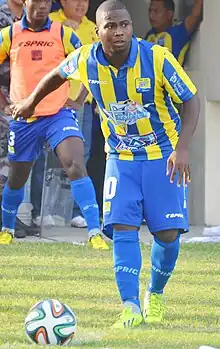 In 2009, Sportivo Luqueno's team featured Ecuador footballer Joffre Pachito