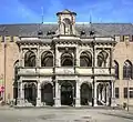 Triumphant arch style: City Hall Loggia