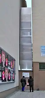 The Keret House between two other buildings, as seen from the street