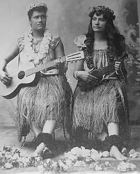 Kini Kapahu Wilson and fellow hula dancer wearing grass skirts at the 1893 World's Columbian Exposition in Chicago