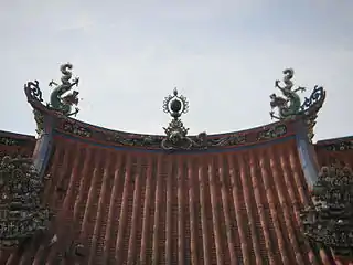 Southern Chinese architectural influences can be seen on the roof, which is adorned with various figurines.