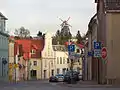 Blick auf die Galerieholländerwindmühle vom Markt aus