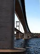 The old suspension bridge on left, the 1993 bridge on right.