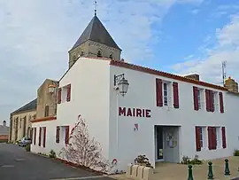 The town hall, in front of the church of Saint-Nicolas