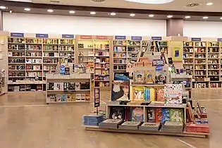 Laguna Readers' club  BIG fashion  — inside