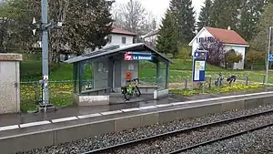 Covered shelter on side platform