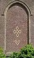 Examples of rune-shaped designs found on Ledringhem's church (a five-lozenges cross and a heart on the gable)