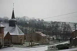 The church and surroundings in Les Grandes-Armoises