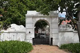 Lioness Gateway, Company's Gardens