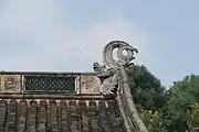 Chiwen on the roof of Mahavira Hall.